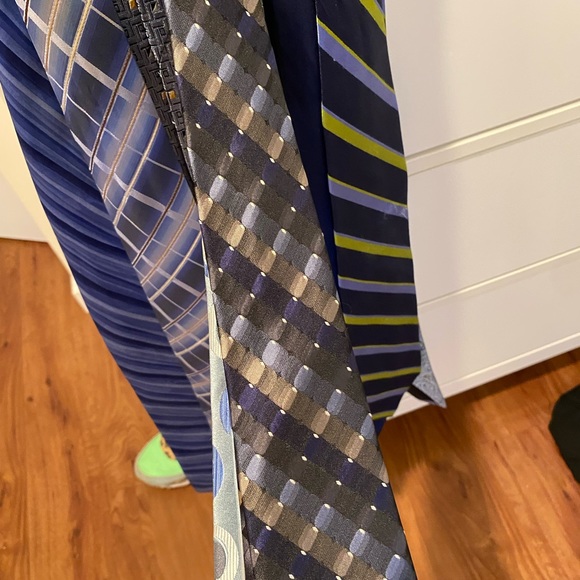 LOT OF 20 Mens Ties!! - Picture 4 of 6